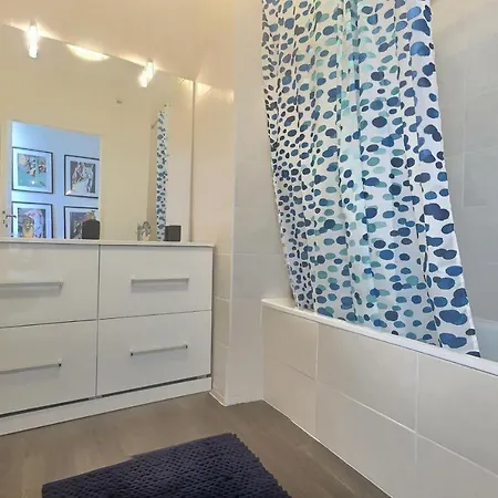 Spacieux Pour 4 Personnes A 500m De La Me Apartment